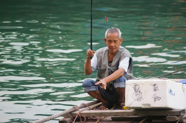 Ein Fischer in Hongkong — Stockfoto