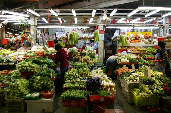 Una comercialización húmeda que vende verduras — Foto de Stock
