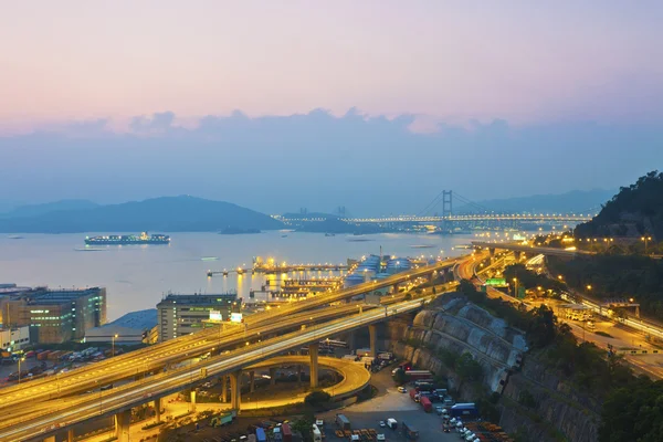 Мост Цин Ма и сцена на шоссе в Гонконге — стоковое фото