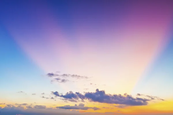 Blick auf einen spektakulären Himmel bei Sonnenuntergang — Stockfoto