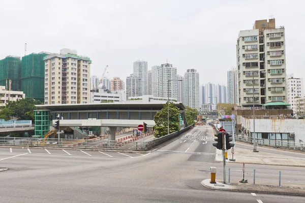 Hong Kong baixa apartamentos e tráfego — Fotografia de Stock