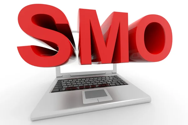 Laptop com uma palavra SMO em uma tela.Isolado em fundo branco . — Fotografia de Stock