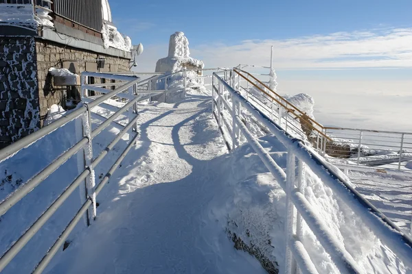 Widok na Łomnicki szczyt stacji wyciągu. — Zdjęcie stockowe