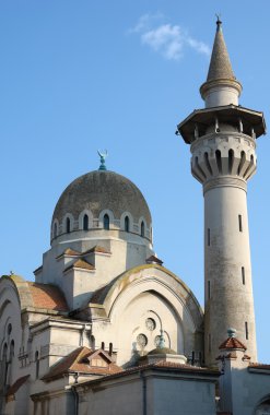 Cami ve Minare Köstence içinde.