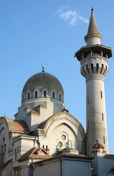 Mešita a minaret v constanta. — Stock fotografie