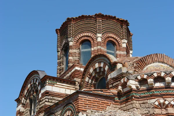 La iglesia en Nessebar. ¿Bulgaria? Playa soleada . —  Fotos de Stock