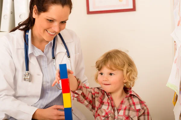 Visit at pediatrician child girl playing — Stock Photo, Image