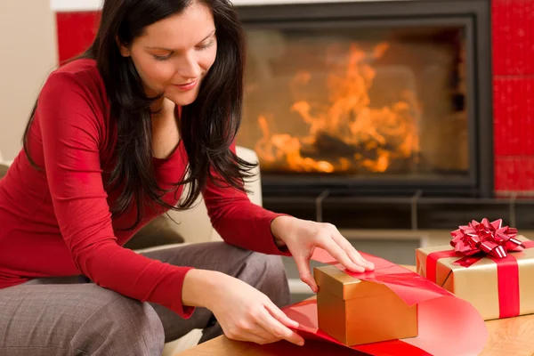 Christmas wrap present happy woman home fireplace — Stock Photo, Image