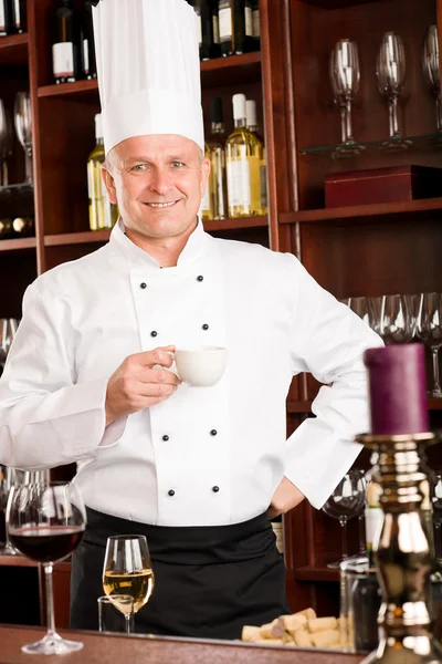 Шеф-повар расслабляет кофе-брейк ресторан — стоковое фото
