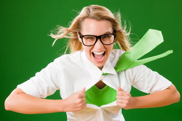 Groene superheld zakenvrouw gek gezicht — Stockfoto