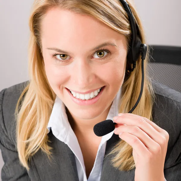 Servicio al cliente mujer operador de llamadas auriculares telefónicos —  Fotos de Stock