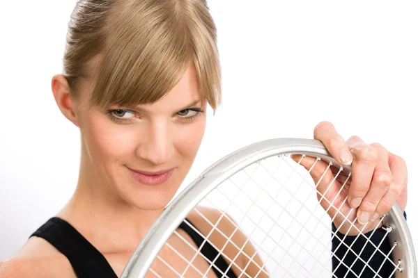 테니스 선수 여자 영 웃 고 라켓을 잡으십시오 — 스톡 사진
