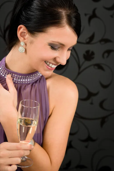 Mulher vestido de festa beber copo de champanhe — Fotografia de Stock