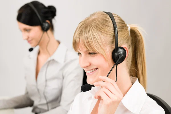 Service à la clientèle femme centre d'appel casque téléphonique — Photo