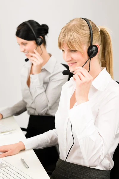 Πελάτης υπηρεσία γυναίκα κλήση κέντρο τηλέφωνο ακουστικά — Φωτογραφία Αρχείου