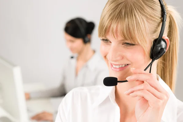 Πελάτης υπηρεσία γυναίκα κλήση κέντρο τηλέφωνο ακουστικά — Φωτογραφία Αρχείου