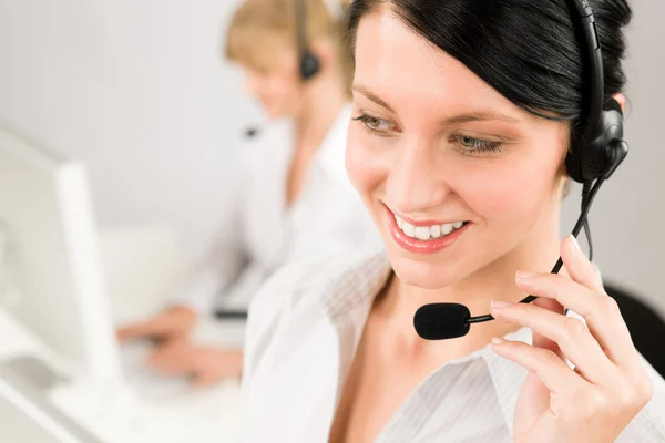 Müşteri Servisi kadın Çağrı Merkezi telefon kulaklık — Stok fotoğraf