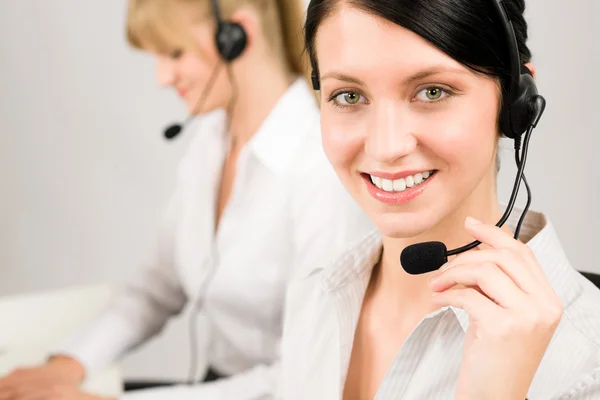 客户服务女人的电话中心电话耳机 — 图库照片