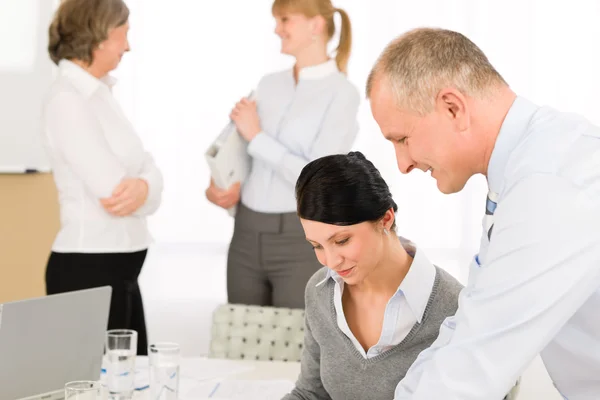 Negócios reunião de vendas discutir — Fotografia de Stock