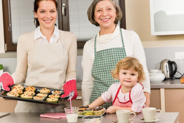 Three generations of women baking in kitchen — Stock Photo, Image