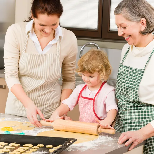 3 generace žen kolejových těsta na pečení — Stock fotografie