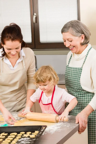 3 generations women rolling dough for baking — Stock Photo, Image