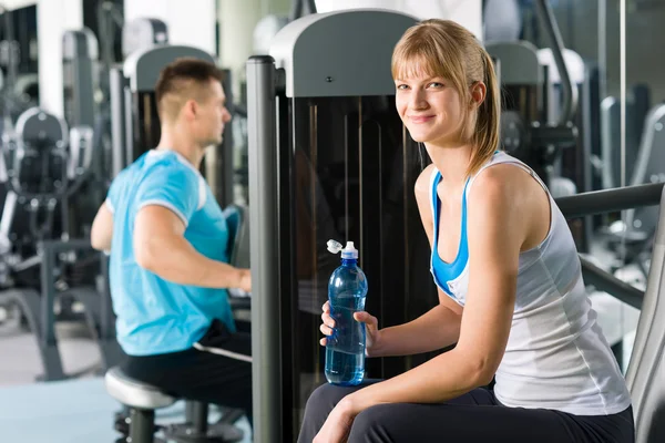 Im Fitnessstudio — Stockfoto