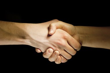 iki eli birbirleri ile anlaşma olarak birleştirmek.