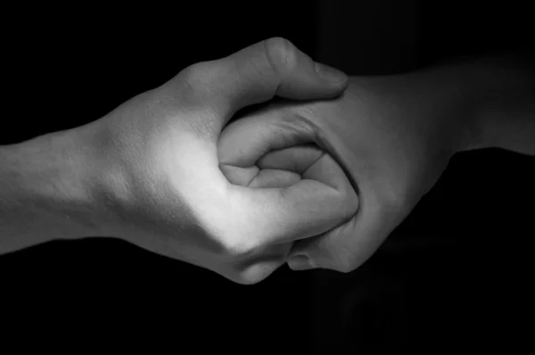 Handen verenigen met elkaar in speciaal symbool — Stockfoto