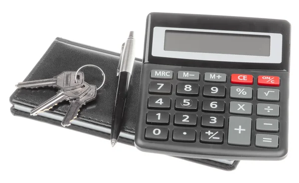 Defter, kalem, anahtar ve siyah hesap makinesi — Stok fotoğraf