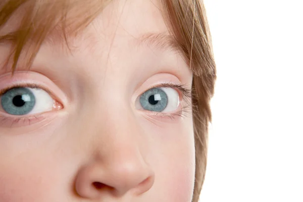 Мальчик с радужной оболочкой глаза — стоковое фото