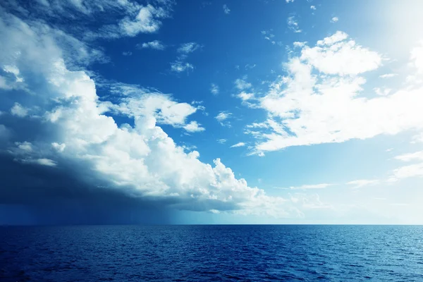 Oceano e cielo perfetto — Foto Stock