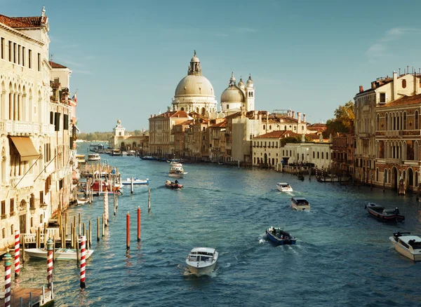 Velký kanál a bazilika Santa Maria della Salute, Benátky, Itálie — Stock fotografie