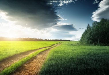 toprak yol ve gün batımı