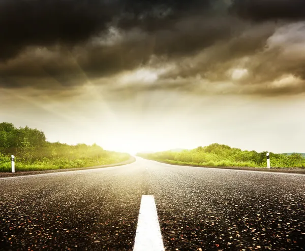 Road and cloudy sky Royalty Free Stock Images