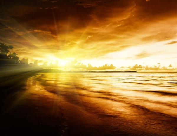 Sunrise on Caribbean beach — Stock Photo, Image