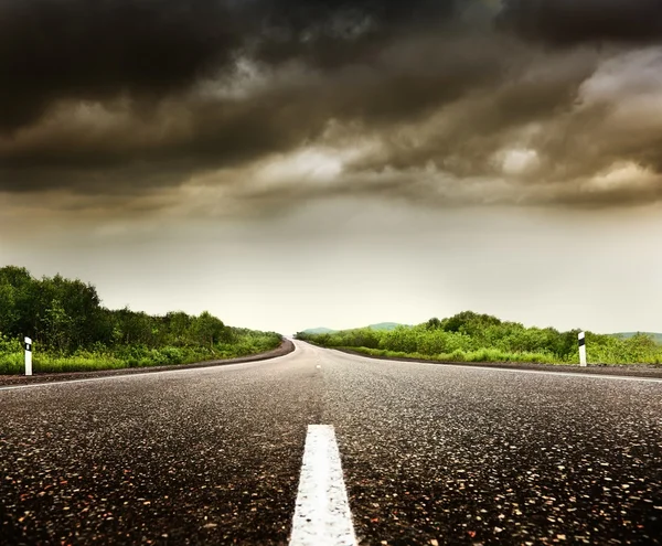 Road and cloudy sky — Stock Photo, Image