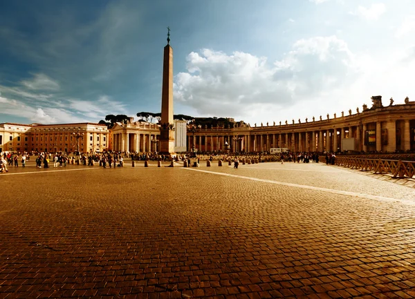 Saint Peter's Square, Vatican in sunset time — Stock Photo, Image