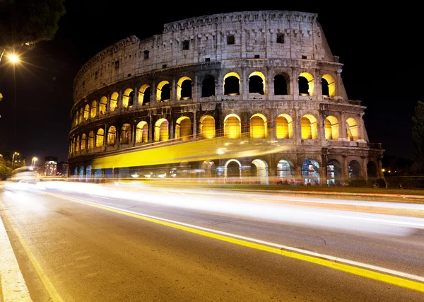 夜のコロッセオ,ローマ,イタリア — ストック写真