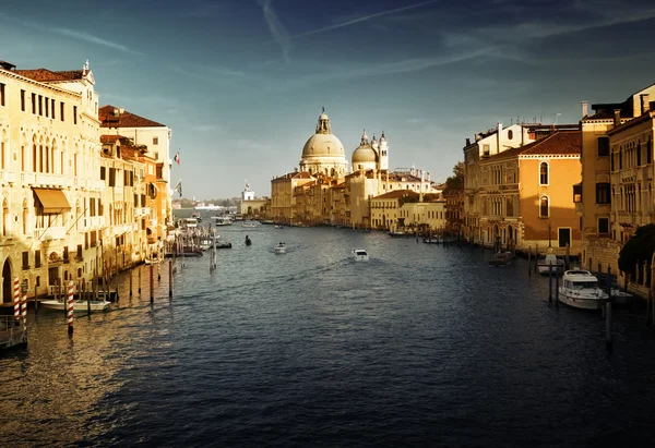 Velký kanál a bazilika Santa Maria della Salute, Benátky, Itálie — Stock fotografie