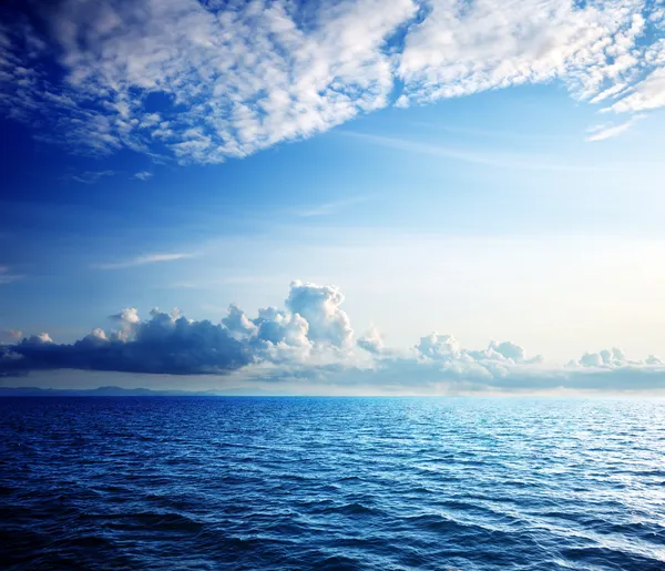 Karayip Denizi ve mükemmel gökyüzü — Stok fotoğraf