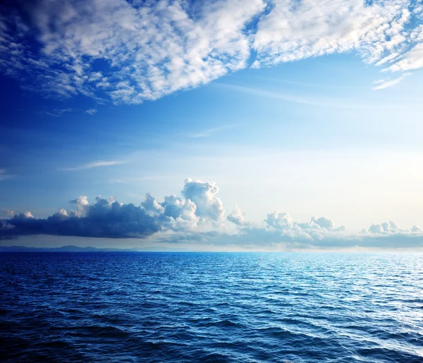 カリブ海と完璧な空 ロイヤリティフリーのストック画像