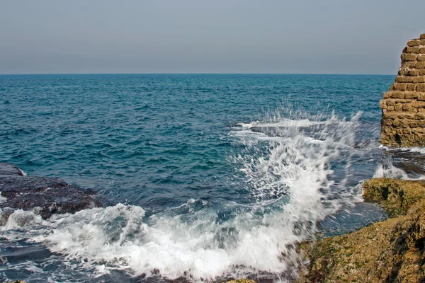 Wellen und Meeresschaum — Stockfoto