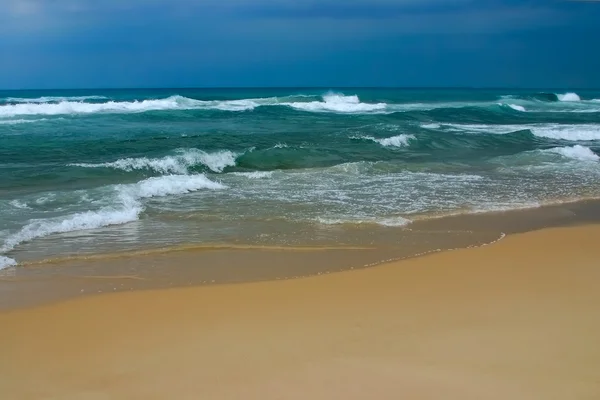 Fırtınadan önce plaj boş — Stok fotoğraf