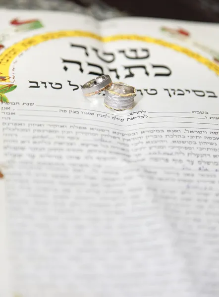 Tradiční židovskou svatbu, podepsáním Předmanželské smlouvy ketuba — Stock fotografie