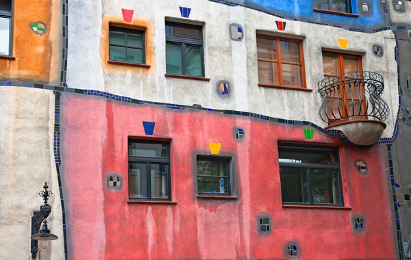 Hundertwasser Haus в Вене, Австрия — стоковое фото