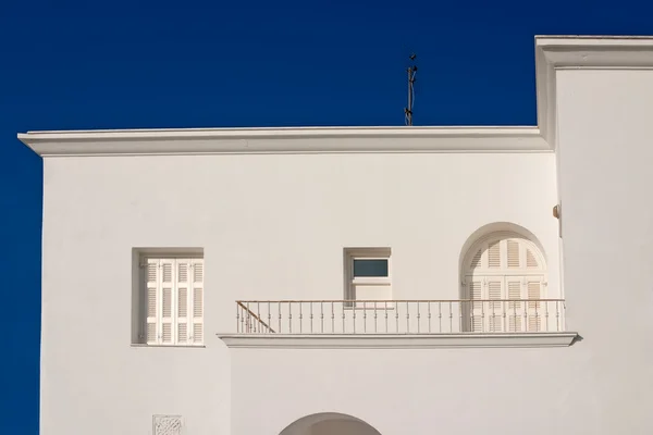 Традиционный белый дом в Санторини, Греция — стоковое фото