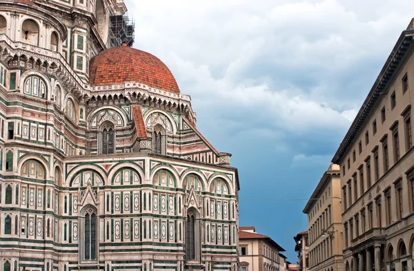 Duomo basilica di santa maria del fiore in florenz, italien — Stockfoto