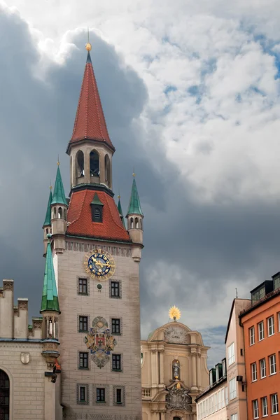 Vista del antiguo ayuntamiento de Marienplatz en Munich Alemania . — Foto de Stock