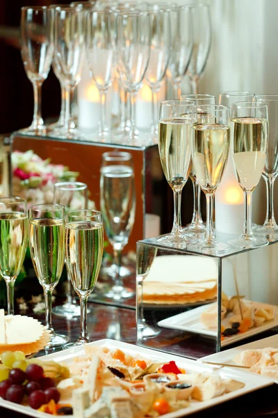 Glasses of champagne, cheese — Stock Photo, Image